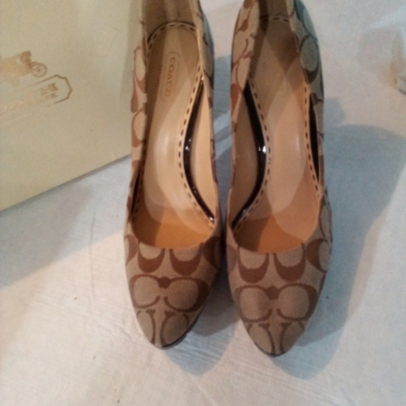 COACH Signature Heel Khaki  Sz 8.5 - Picture 4 of 5